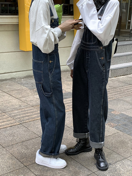 Γυναικείες φόρμες τζιν με τσέπη και τιραντάκια σε μπλε και μαύρο χρώμα