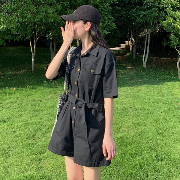 Salopeta scurta de dama cu nasturi si centura in talie