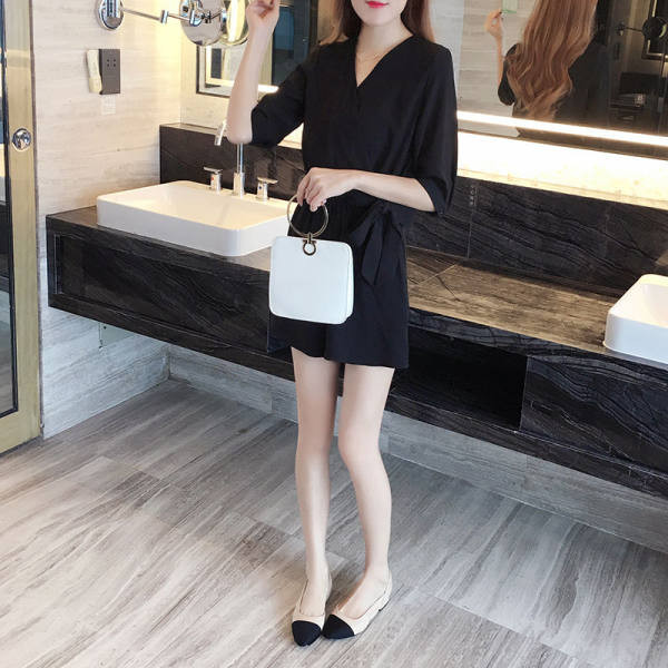 Salopeta de dama neagra cu maneci 3/4 si curea