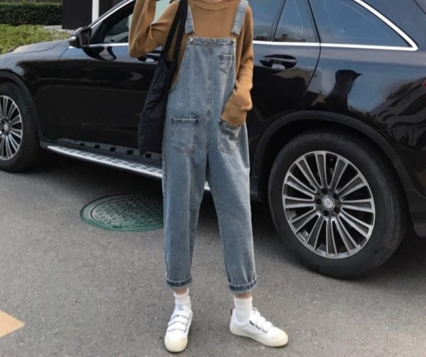 Salopeta de dama din denim cu buzunare si bretele in albastru