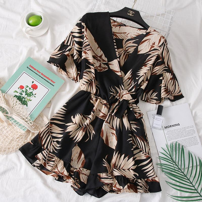 Salopetă colorată de damă cu mâneci scurte și motive florale