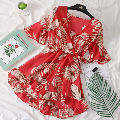 Salopetă colorată de damă cu mâneci scurte și motive florale