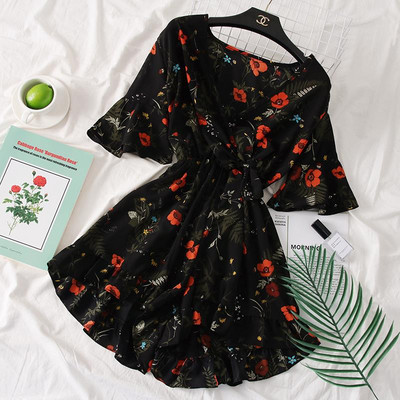 Salopetă colorată de damă cu mâneci scurte și motive florale