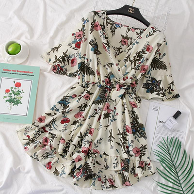 Salopetă colorată de damă cu mâneci scurte și motive florale