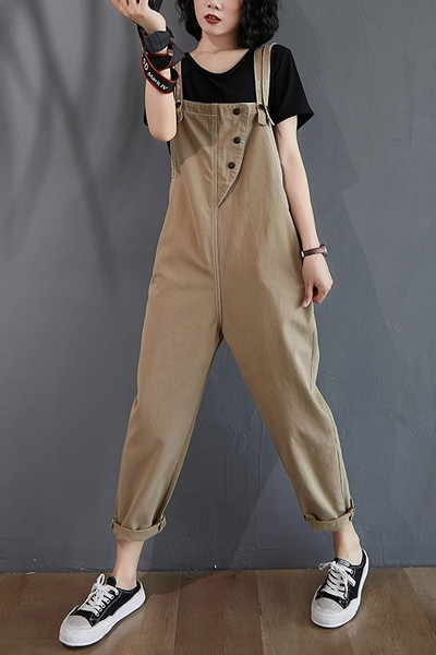 Model larg de salopeta dama cu bretele