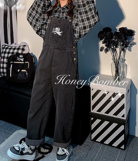 Salopeta dama cu nasturi si broderie