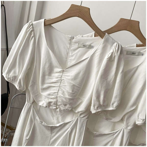 φαρδύ μοντέλο ολόσωμη γυναικία φόρμα  με κοντά μανίκια και λαιμόκοψη