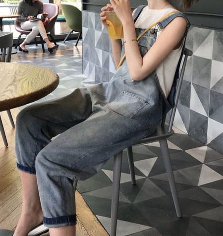 Salopeta de dama model nou din denim cu buzunare