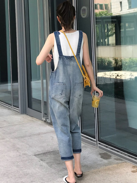 Salopeta de dama model nou din denim cu buzunare