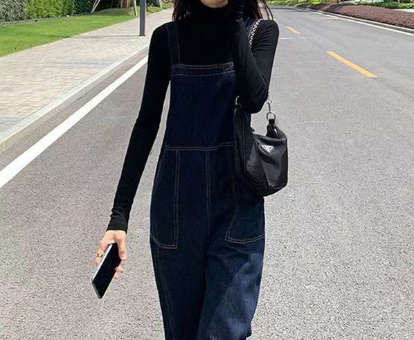 Salopetă curată pentru femei, cu buzunare adânci