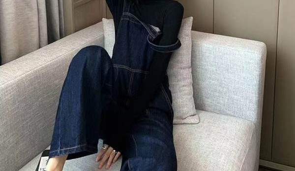 Salopetă curată pentru femei, cu buzunare adânci