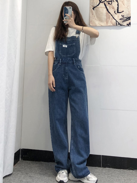 Salopetă casual de damă cu buzunare în albastru și negru