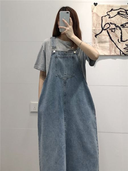 Ženski moderni traper kombinezon sa džepovima - široki model