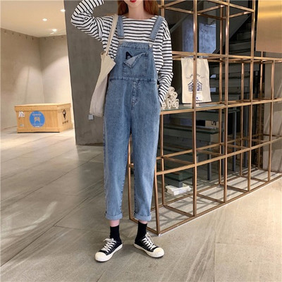 Salopeta de dama din denim albastru cu litera brodata