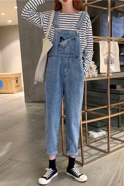 Salopeta de dama din denim albastru cu litera brodata