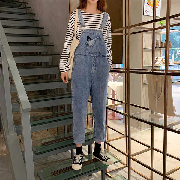 Salopeta de dama din denim albastru cu litera brodata