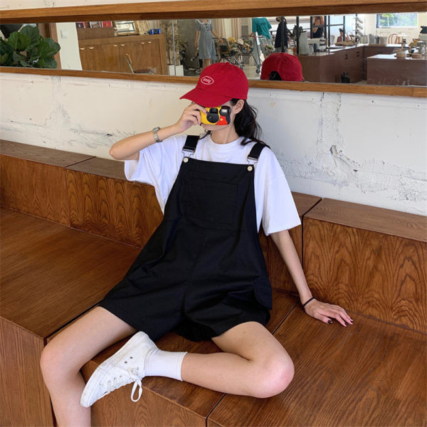 Salopeta de dama scurta model gratuit cu bretele