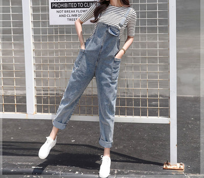 Salopeta de dama din denim cu buzunare - model lat