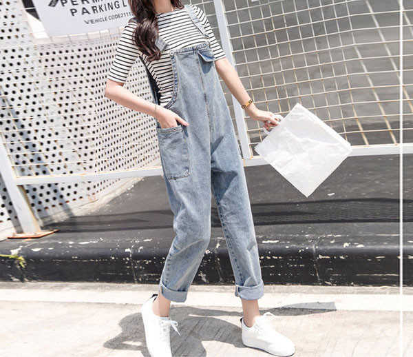 Salopeta de dama din denim cu buzunare - model lat