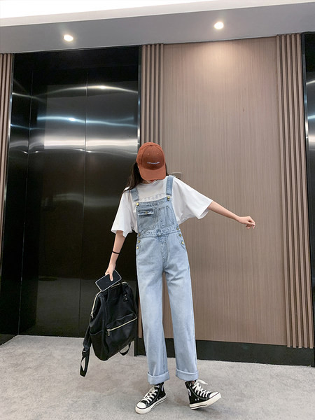 Salopeta de dama model nou din denim cu buzunar albastru