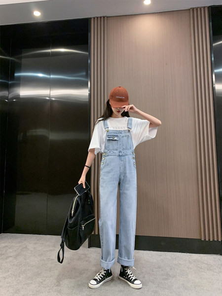 Salopeta de dama model nou din denim cu buzunar albastru