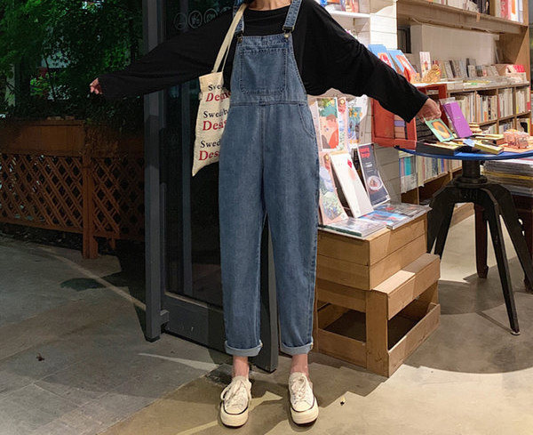 Salopeta de dama din denim cu bretele albastre