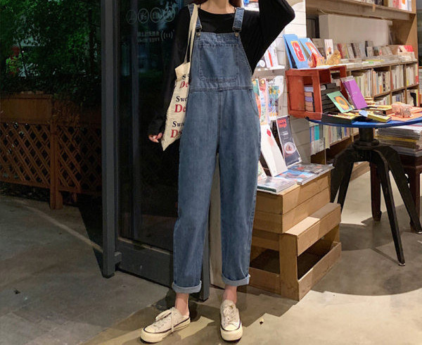 Salopeta de dama din denim cu bretele albastre