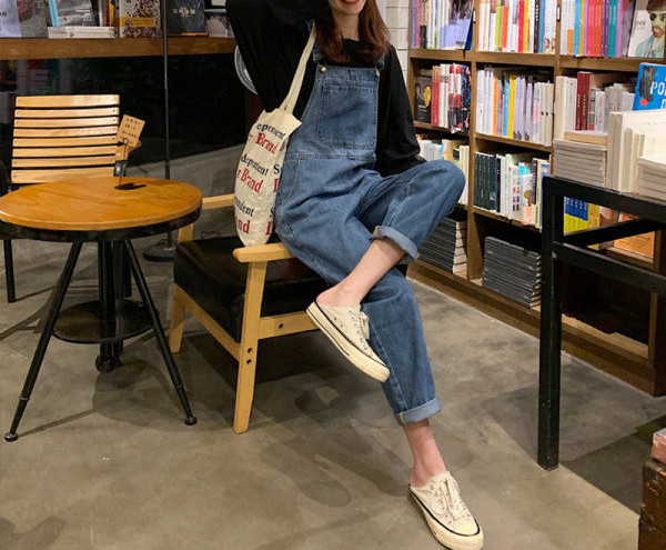 Salopeta de dama din denim cu bretele albastre