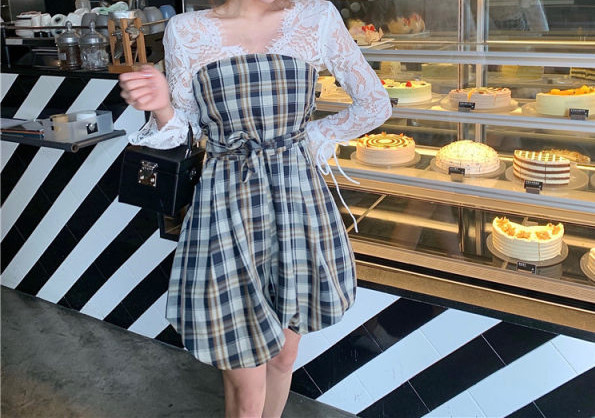 Salopeta dama in carouri cu centura - model scurt