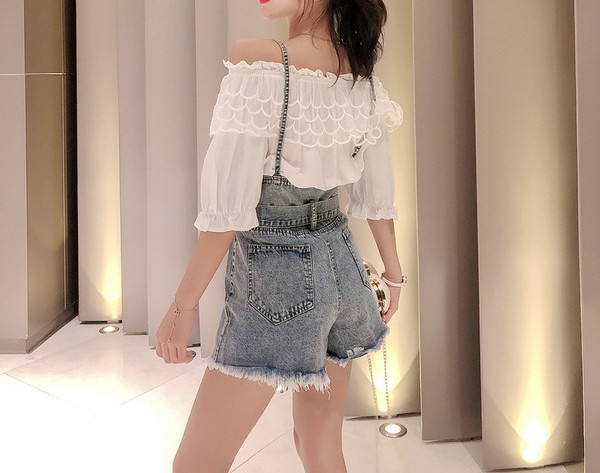 Salopeta de dama din denim cu bretele subtiri si curea