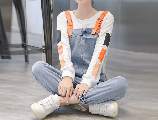 Salopetă de damă uni cu bretele colorate