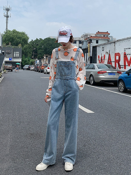 Novi model ženskog kombinezona na tregere u plavoj boji