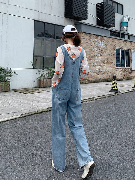 Novi model ženskog kombinezona na tregere u plavoj boji