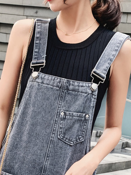 Salopeta de dama cu motive rupte si buzunare