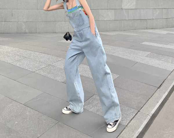 Ležerni traper kombinezon - široki ženski model