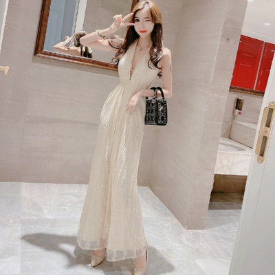 Salopetă de damă modernă bej, cu decolteu spitz