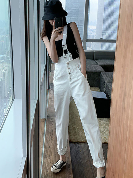 Salopeta de dama moderna cu nasturi si curea