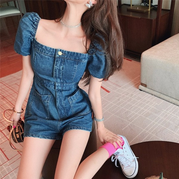 Salopetă scurtă de damă din denim cu decolteu pătrat