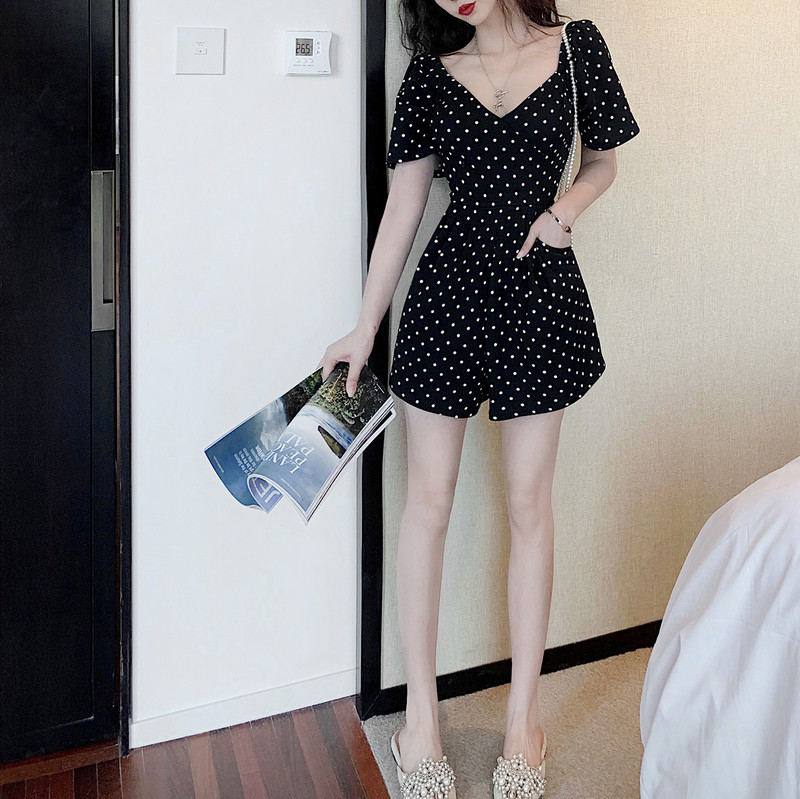 Salopetă scurtă de damă cu mâneci scurte