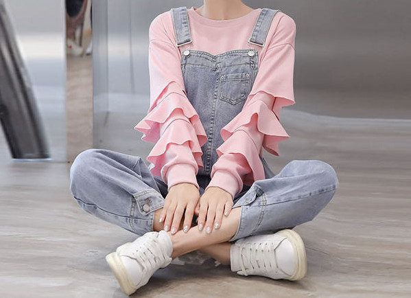 Γυναικείο σετ φόρμα και μπλούζα με βολάν