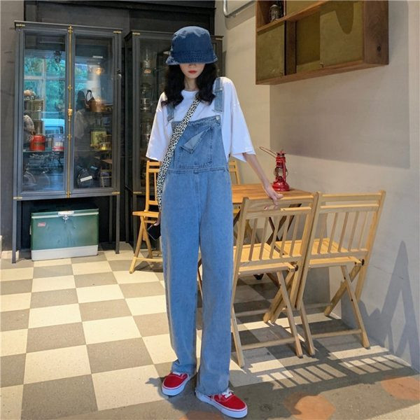 Novi model ženskog teksas kombinezona sa poderanim elementima