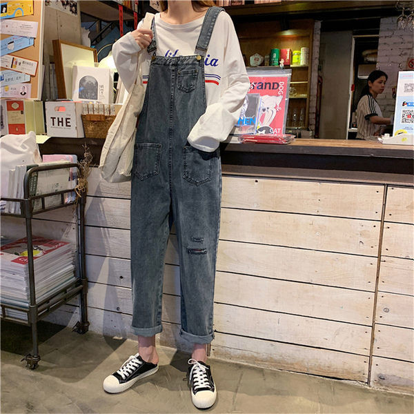 Salopetă casual de damă din denim cu buzunare frontale