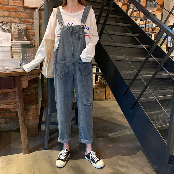 Salopetă casual de damă din denim cu buzunare frontale