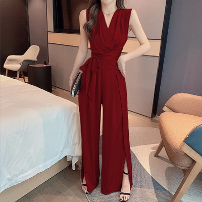 Salopetă lungă de damă cu decolteu spitz și curea