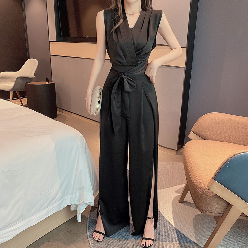 Salopetă lungă de damă cu decolteu spitz și curea