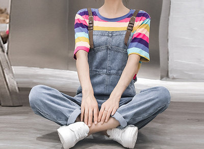 Set de dama doua modele-salopeta cu bretele si bluza multicolora cu maneca scurta si lunga