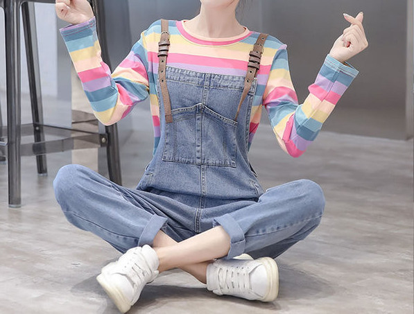 Set de dama doua modele-salopeta cu bretele si bluza multicolora cu maneca scurta si lunga