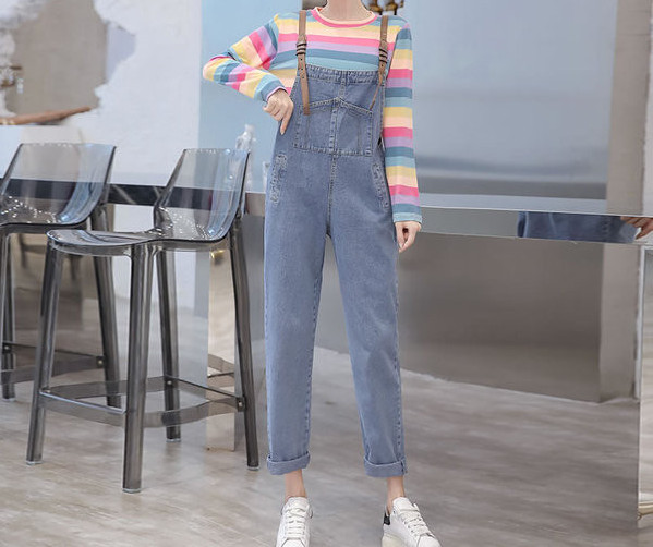 Set de dama doua modele-salopeta cu bretele si bluza multicolora cu maneca scurta si lunga