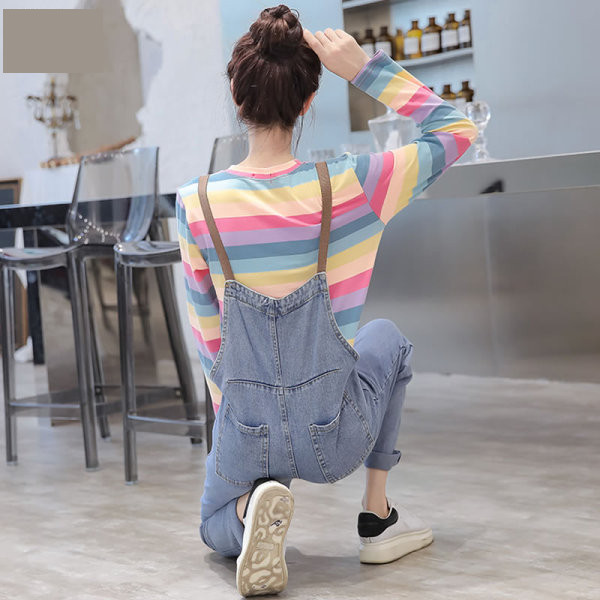 Set de dama doua modele-salopeta cu bretele si bluza multicolora cu maneca scurta si lunga