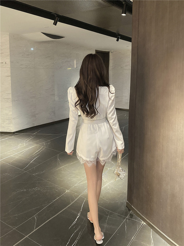 Κομψή γυναικεία ολόσωμη φόρμα με δαντέλα σε τρία χρώματα